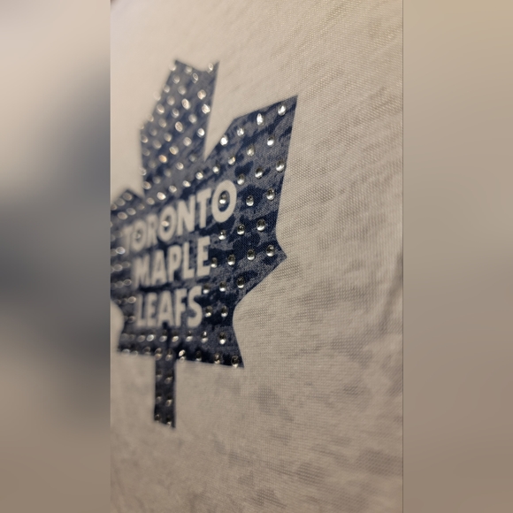 BNWT Toronto Maple Leafs Rhinestone Shirt - Picture 4 of 5